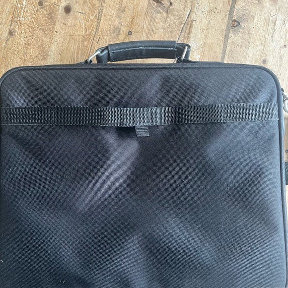 Targus Black Laptop Briefcase Bag with Shoulder Strap, Padded 15" Computer Case - Picture 14 of 15